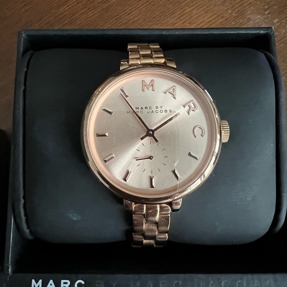 Marc Jacobs Watch - Picture 2 of 6